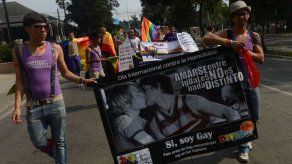Marcha gay se tiñe de política a un mes de las elecciones en Uruguay