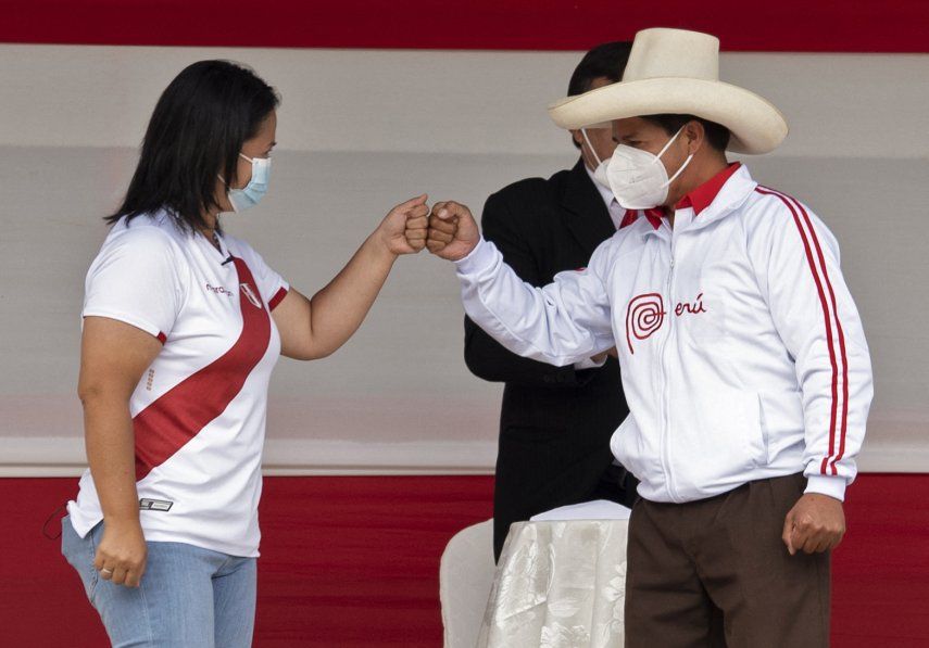 La derechista Keiko Fujimori y el izquierdista Pedro Castillo.