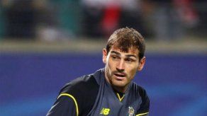 Iker Casillas rinde homenaje al personal médico ocho meses después de su infarto