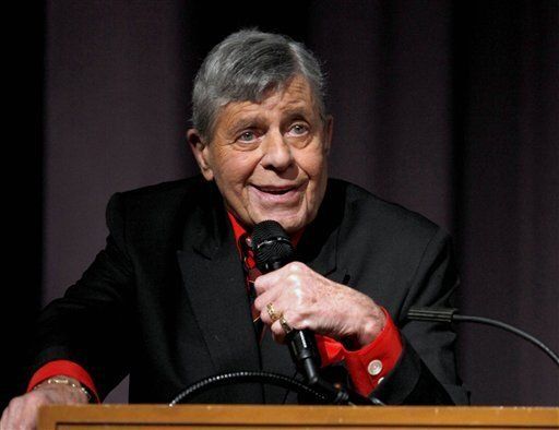 Hospitalizan a Jerry Lewis por baja de azúcar