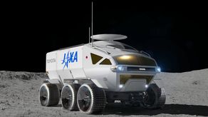 El vehículo desarrollado junto con la Agencia de Exploración Aeroespacial de Japón se llama Lunar Cruiser, en honor a la camioneta todoterreno Land Cruiser de Toyota.
