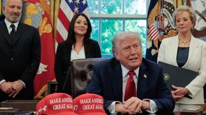 Donlad Trump arremete contra Zelenski por no aceptar la anexión de Crimea por Rusia.