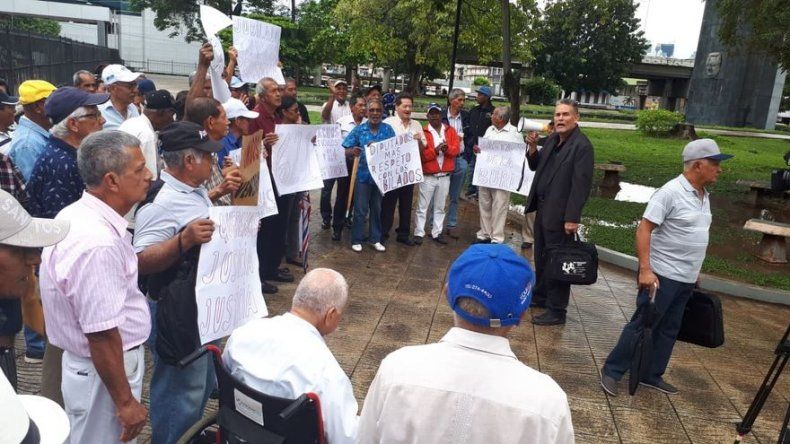 Jubilados exigen acelerar discusión de proyecto que busca aumentar las pensiones