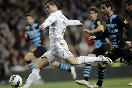 El Real Madrid responde al Barsa con goleada sobre Espanyol