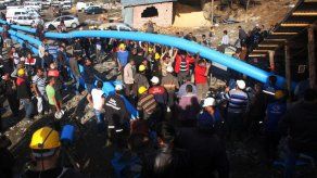 Derrumbe atrapa a 18 mineros en Turquía