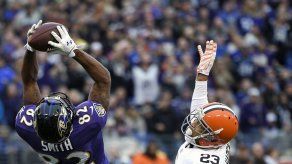 Ravens avanzan a playoffs tras remontar a los Browns