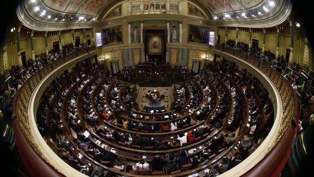 Suspenden acreditación a españoles en Europarlamento por conflicto con Puigdemont