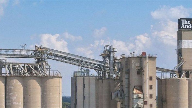Obreros mueren asfixiados en almacén de granos en Ohio