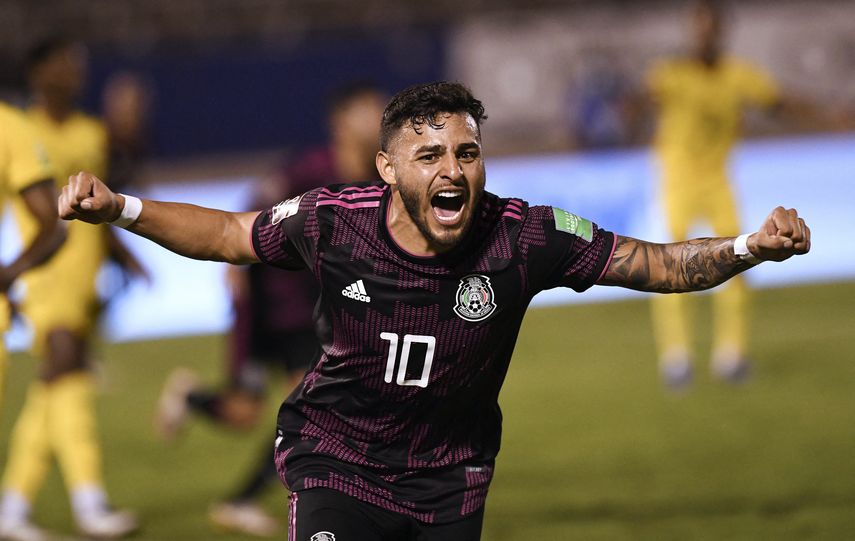 México resurge con triunfo en Jamaica y le da oxígeno al Tata Martino