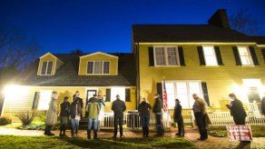 Comienzan primarias del supermartes en Estados Unidos