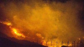 Incendio de California ha quemado ya 7.000 hectáreas y causado 6 heridos