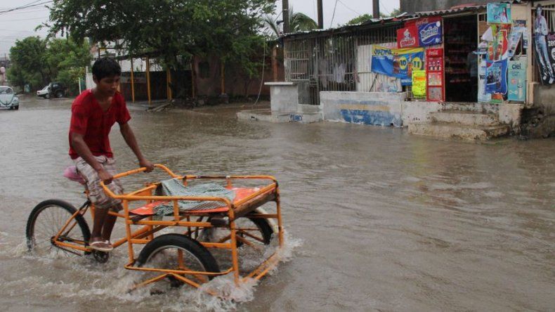 Tormenta tropical Raymond se aleja de México