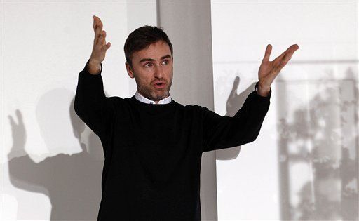 Dior nombra a Raf Simons nuevo director artístico