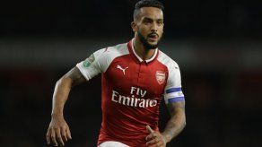 Walcott se va de Arsenal y ficha con Everton