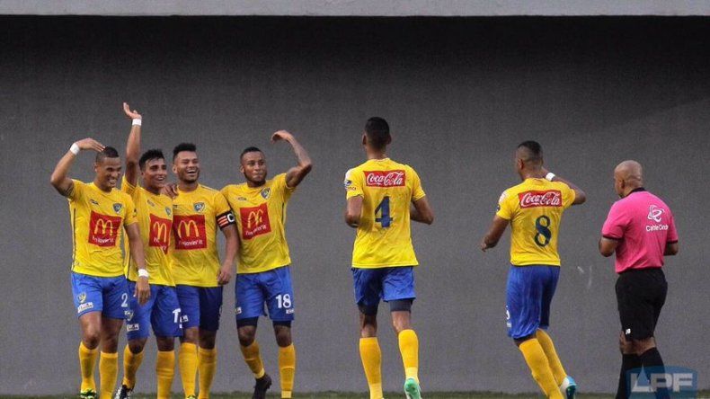 Tauro y Plaza empataron; Blackburn anotó hat trick con Chorrillo