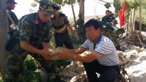 Tres muertos y una veintena de heridos en sismo de Xinjiang