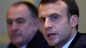 Dimite uno de los consejeros más próximos de Macron