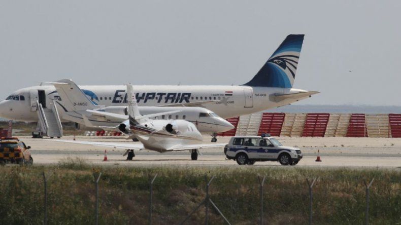 Liberados casi todos los pasajeros de un avión egipcio secuestrado y desviado a Chipre