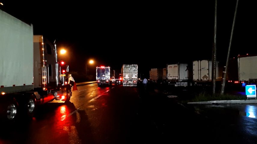 Los camiones no podían avanzar esta madrugada en Viguí.