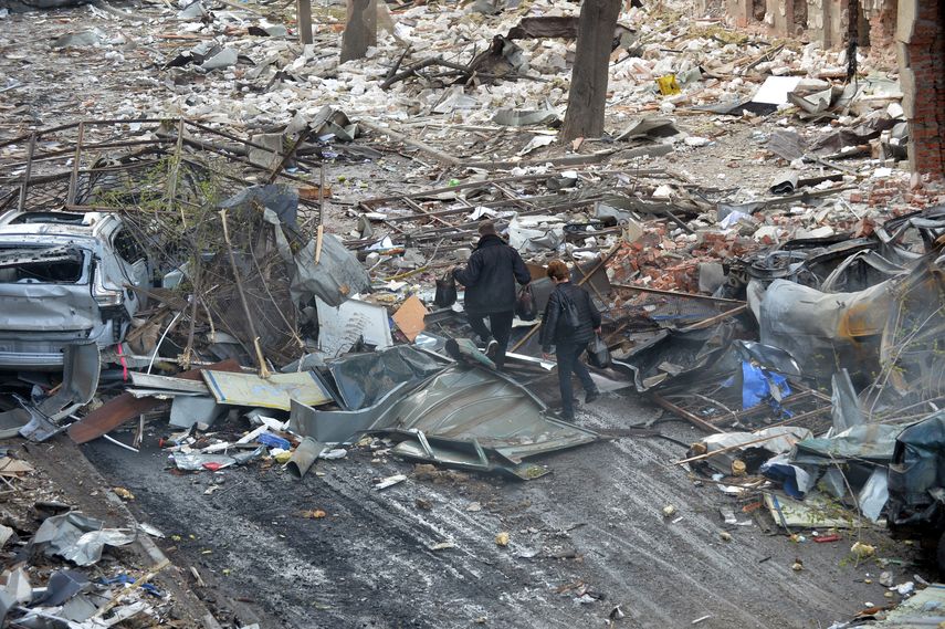 El presidente Zelenski dio el anuncio en cadena nacional tras visitar por primera vez el este del territorio desde el inicio de la invasión de las tropas rusas el 24 de febrero.