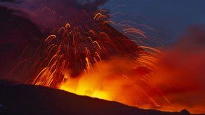 Italia: monte Etna entra en erupción