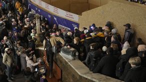 Kiev sigue siendo “un objetivo clave” para los rusos, afirmó Zelenskyy, agregando que fue alcanzada por tres ataques de misiles el lunes y que cientos de saboteadores rondan la ciudad.