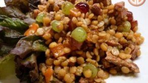 Ensalada de arbejas amarillas con uvas