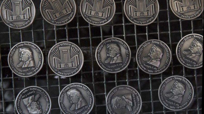 Acuñan moneda de Trump por reconocer a Jerusalén