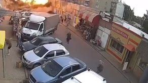 Impactante momento del bombardeo ruso contra mercado central de Ucrania