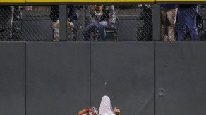 Rockies aplastan a Filis y coquetean con playoffs