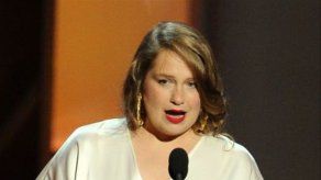 Los Emmy inician con premio a Merritt Wever