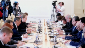 Colombia y Rusia rebajan tensiones al rechazar uso de la fuerza en Venezuela