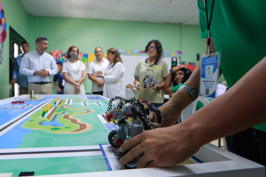 MEDUCA Presenta Las Ingeniosas Creaciones Robóticas De Niños Interioranos