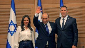 Bennett, de 49 años, dijo que el nuevo gobierno, una coalición de partidos ideológicamente divergentes, representa a todo Israel.