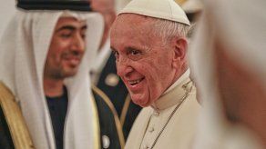 Emiratos recibe a papa Francisco con una grandiosa ceremonia Emiratos recibe a papa Francisco con una grandiosa ceremonia