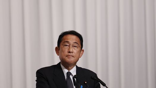 Fumio Kishida anunció además planes para llevar a cabo un funeral de Estado para Abe a finales de este año, destacando sus contribuciones en casa y en el impulso de la alianza de seguridad de Japón con Estados Unidos.