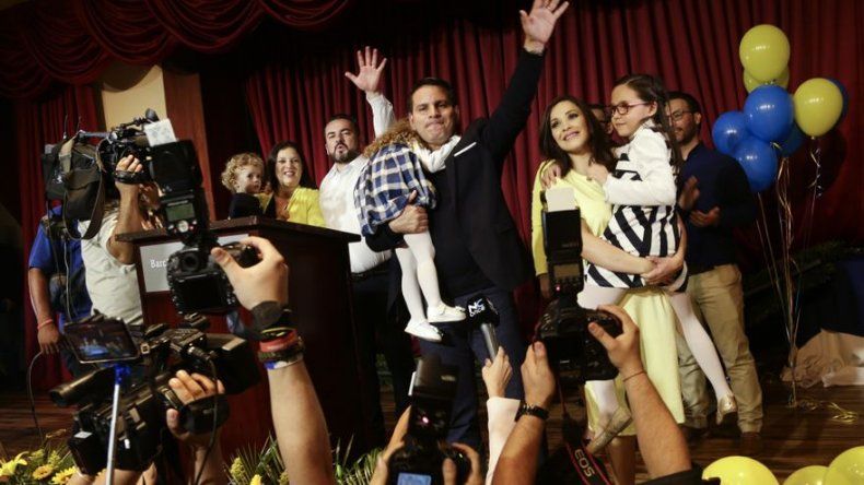 El cantante evangélico que podría presidir Costa Rica