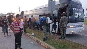 Senafront apoya a Migración en el traslado de migrantes desde Darién a Chiriquí. Senafront apoya a Migración en el traslado de migrantes desde Darién a Chiriquí.