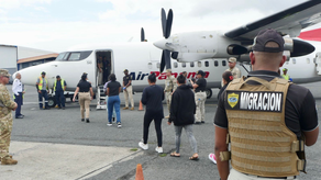 Más de 30 colombianos son deportados y expulsados de Panamá por delitos graves.