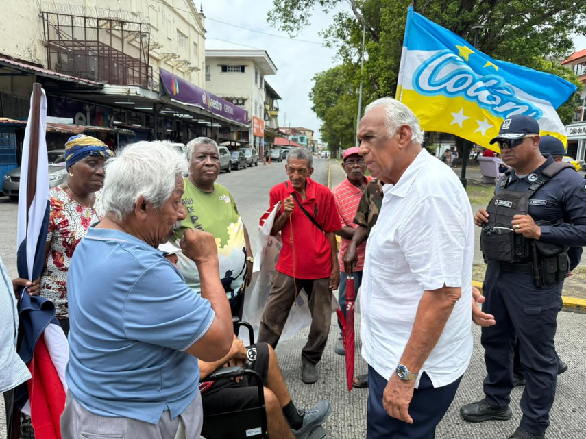 Jubilados y pensionados protestan en Colón