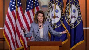 Pelosi acusa a Trump de obstruir justicia cada día y sopesa juicio político