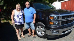 Pareja de ladrones gasta botín en boleto ganador de lotería