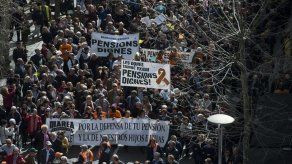 Jubilados españoles se manifiestan para exigir pensiones dignas al gobierno