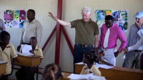 Bill Clinton visita proyectos en Haití