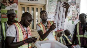 Oposición en Nigeria exige suspensión de conteo de votos