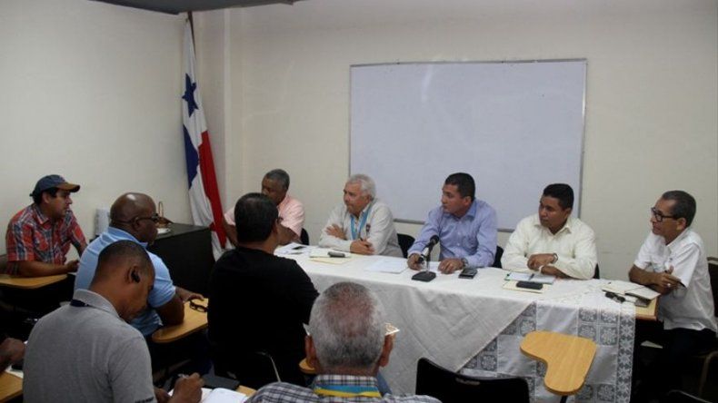 Suspenden tránsito de camiones en Rana de Oro debido al mal estado de la vía