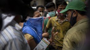 Los empleadores en India enfrentan hasta dos años en prisión y multas de hasta 50.000 rupias (675 dólares).