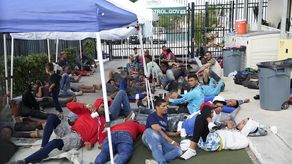 Ron DeSantis planea reforzar su imagen conservadora en la próxima sesión legislativa estatal de Florida, que comienza en marzo y que se espera que concluya en mayo.