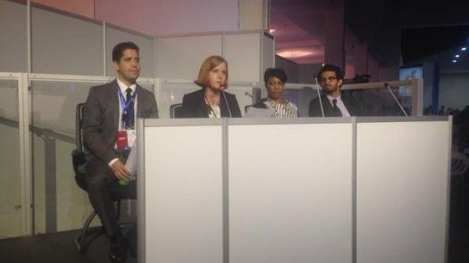 Delegados del Foro de Jóvenes presentan declaración a mandatarios