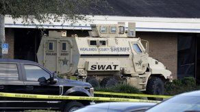 Mueren 5 personas por tiroteo en banco de Florida
